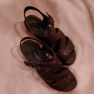EASY Spirit Anti-Gravity Sandals